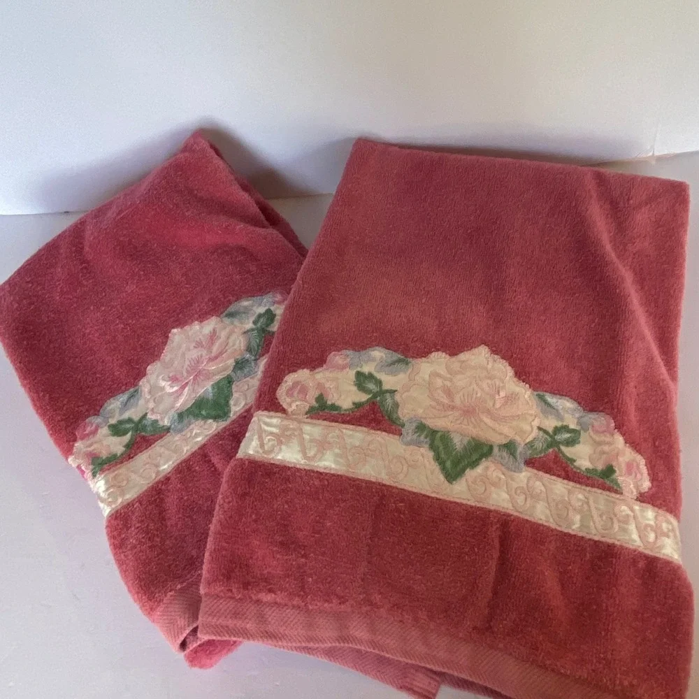 Vintage JCPenney Bath Towels Floral Embroidery‎ Set of 2 USA 24x43 Applique